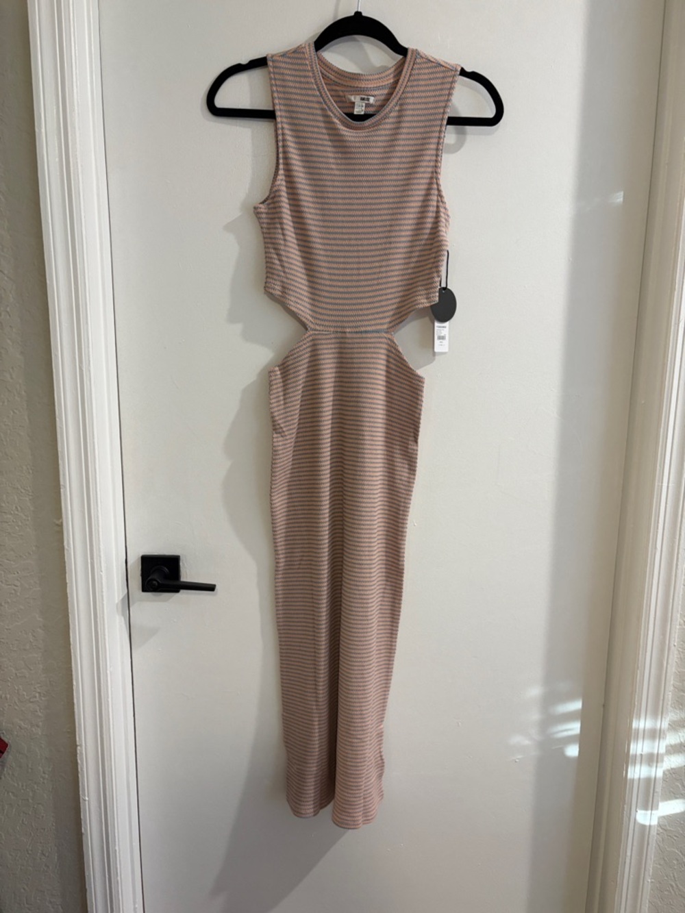 Amuse Society Beige Stripe Cutout Ribbed Maxi Dress size small new with tags